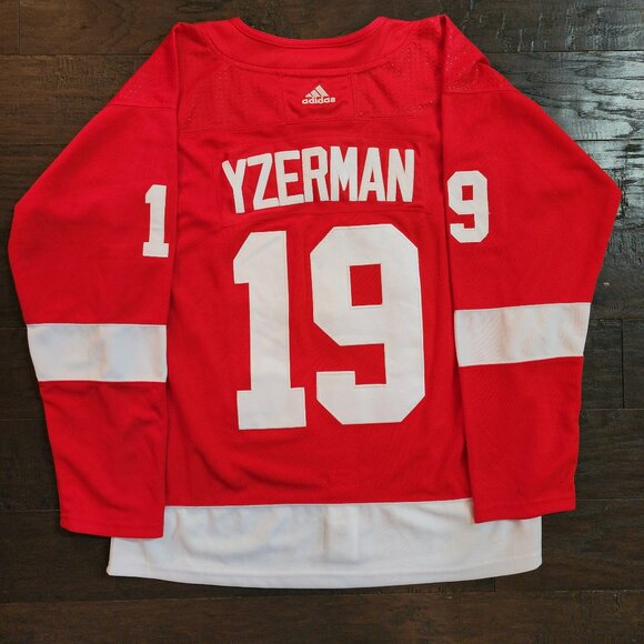 Detroit Red Wings Steve Yzerman #19 Adidas jersey. Tackle Twill. Size 52. - Picture 1 of 8